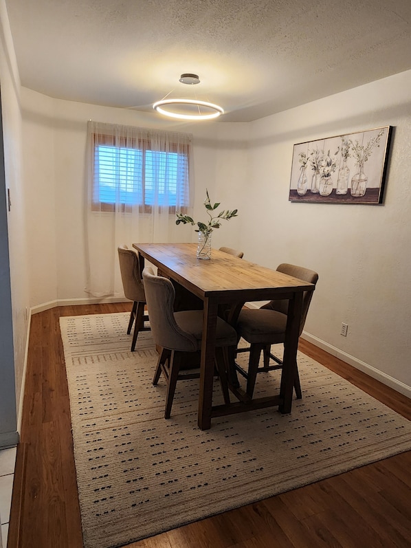 Dining - Peaceful 3-bedroom house with swim spa in welcoming El Paso (El Paso)