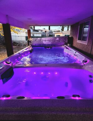 Outdoor spa tub - Peaceful 3-bedroom house with swim spa in welcoming El Paso (El Paso)