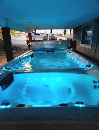 Outdoor spa tub. Peaceful 3-bedroom house with swim spa in welcoming El Paso