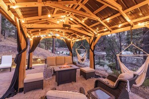 Terrace/patio - Luxury Cabin • Movie Theater • Hot Tub •  house Generator • Treehouse • 1 Acre (Big Bear Lake)
