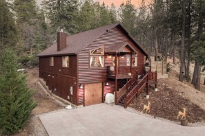 Exterior - Luxury Cabin • Movie Theater • Hot Tub •  house Generator • Treehouse • 1 Acre (Big Bear Lake)