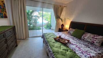 Iron/ironing board, internet, bed sheets