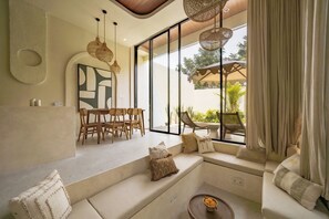 Vila, 3 quartos, vista para a piscina | Área de estar | Smart TV 43 polegadas com canais digitais