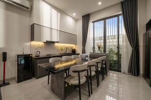 電冰箱、爐台、鍋具/餐盤/廚房用品