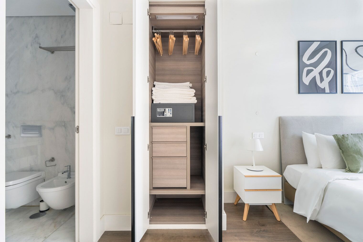 Iron/ironing board, WiFi, bed sheets