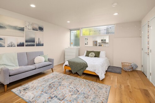 Studio apartment in Ballard