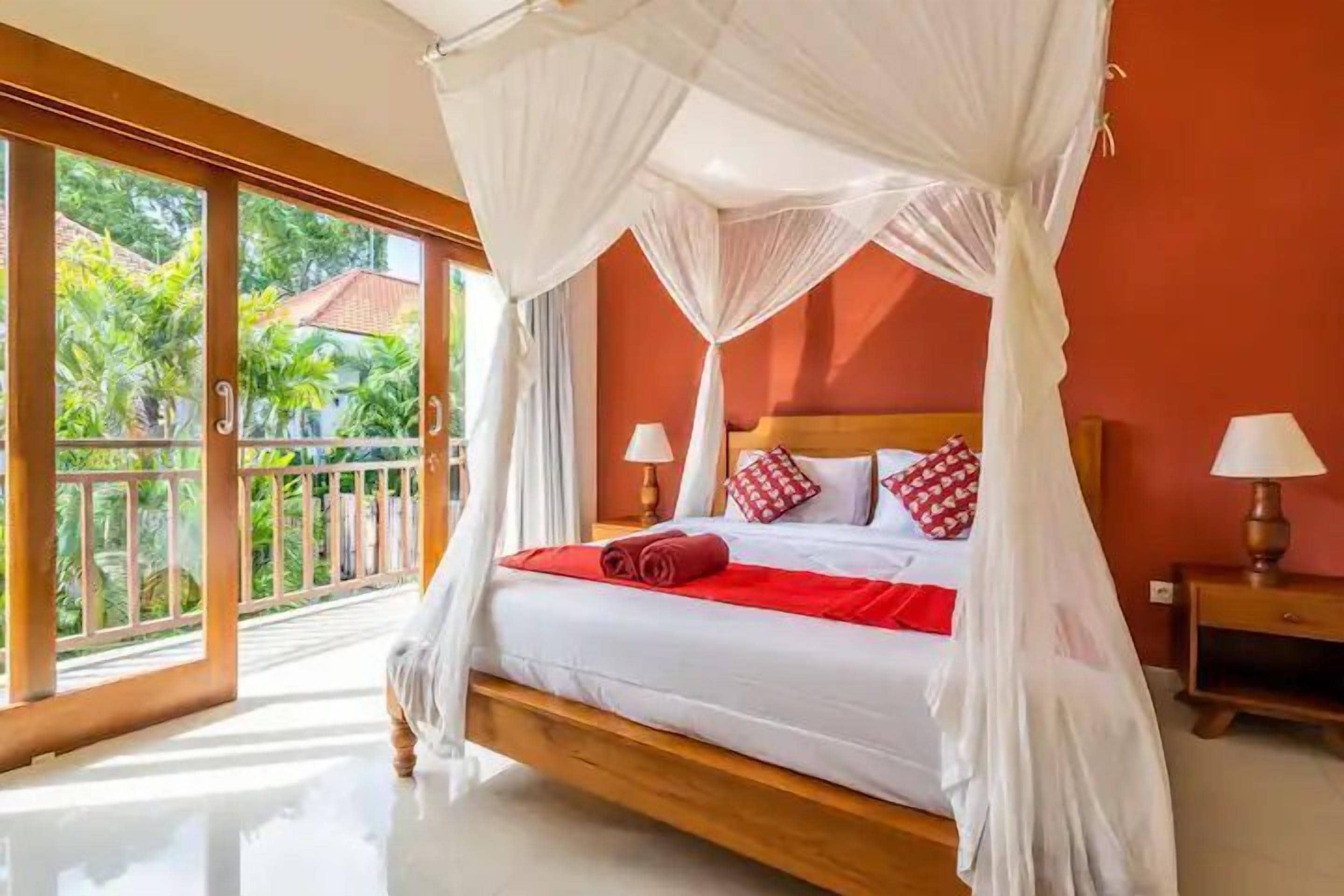 Vila luxo, piscina particular | Escrivaninha, espaço de trabalho para notebook, Wi-Fi de cortesia