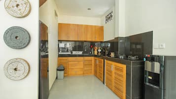 Superior Villa, Pool View | Private kitchen