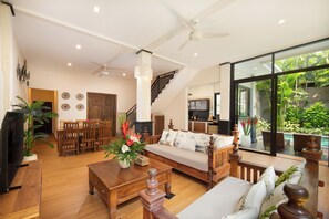 ファミリー ヴィラ 3 ベッドルーム プライベートプール | リビング エリア