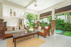 Superior Villa, Pool View | Living area - Red Lotus Villa Seminyak (Badung)