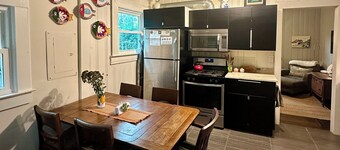 Craftsman cottage w/ hot tub