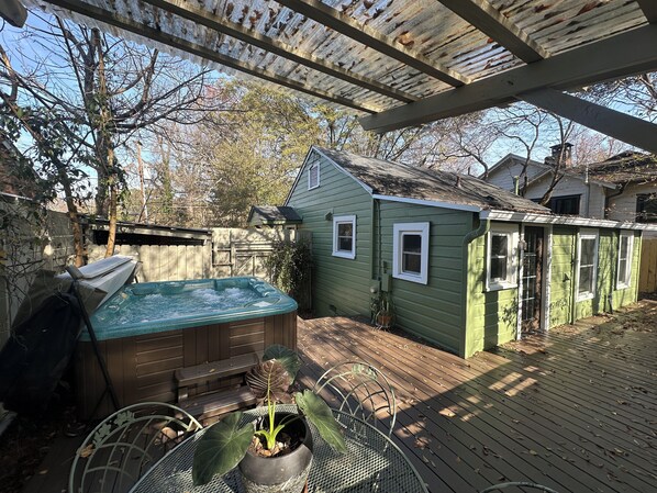 مغطس سبا خارجي