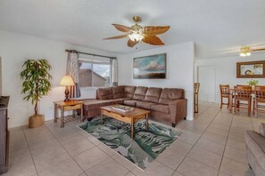 TV - Welcome To Cisco! Pool | Firepit | MinutesToBridge (Lake Havasu City)