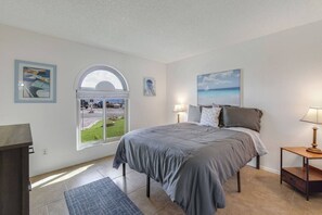 3 bedrooms, desk, iron/ironing board, WiFi - Welcome to Runabout! Pool | Lake Views | Comfort (Lake Havasu City)