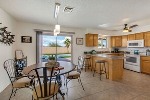 Fridge, microwave, oven, stovetop - Welcome to Runabout! Pool | Lake Views | Comfort (Lake Havasu City)