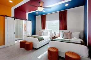4 bedrooms, iron/ironing board, travel cot, free WiFi - Contour - Priv Pool- Fun Design- Mins 2 everything (Phoenix)