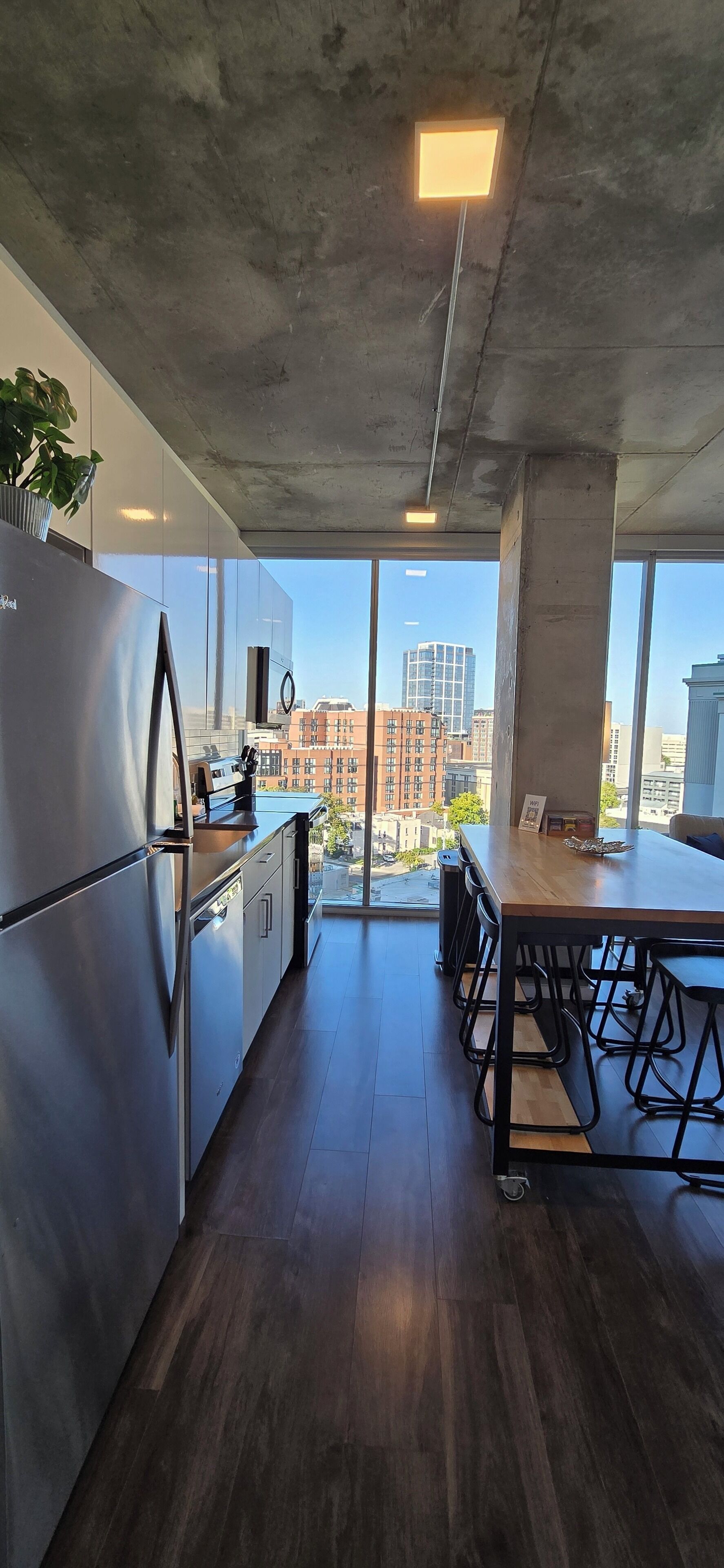 冰箱、微波炉、烤箱、炉灶