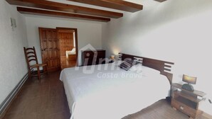 4 bedrooms, iron/ironing board, Internet, bed sheets - Daisy's House, Calonge - Costa Brava (Calonge)