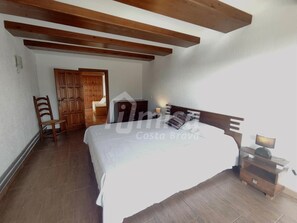 4 bedrooms, iron/ironing board, Internet, bed sheets - Daisy's House, Calonge - Costa Brava (Calonge)