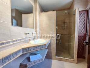 Shower, towels - Casa Monica-Calonge-Imisa Costa Brava (Calonge i Sant Antoni)