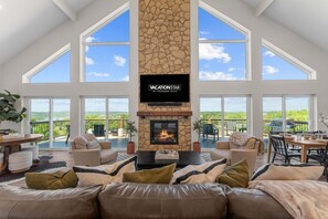 Smart TV, fireplace, video games - 7BR Lakeview Lodge • Hot Tub • Game Room • Sleeps 20 (Kimberling City)