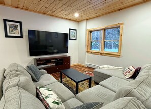 Una Smart TV, un futbolín