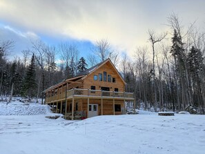 Exterior - 2S: New log cabin in Bethlehem: privacy, firepit, great location! (Bethlehem)
