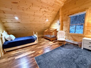 Room - 2S: New log cabin in Bethlehem: privacy, firepit, great location! (Bethlehem)