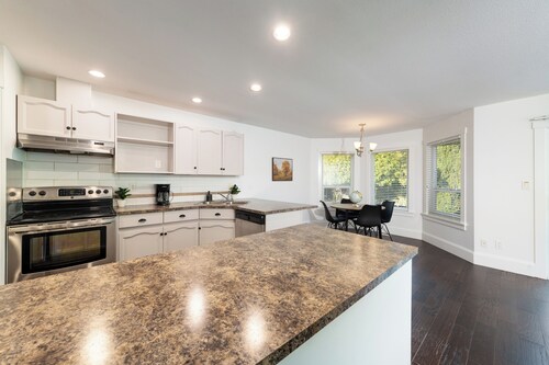 The Langley Courtyard Home | 2BR, 2BA for 6 Guests