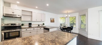 The Langley Courtyard Home | 2BR, 2BA for 6 Guests