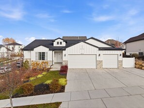 Exterior - Wasatch Ridge Retreat | Central | Fenced Backyard (Orem)