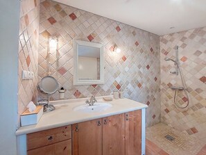 Bathroom - Le Four à Chaux by Interhome (Epargnes)