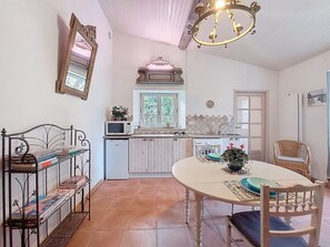Fridge, microwave, cookware/dishes/utensils - Le Four à Chaux by Interhome (Epargnes)