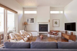 TV - Kia Ora Beach Houses of Byron (Byron)