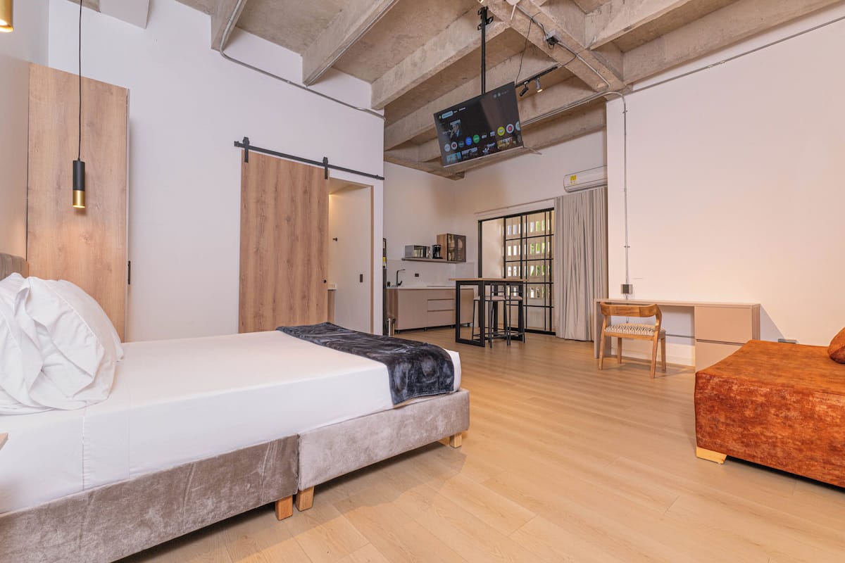 Standard Studio (103) | In-room safe, desk, laptop workspace, blackout drapes