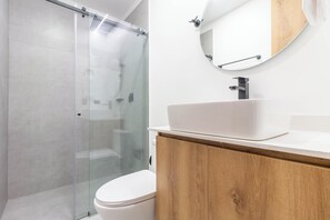 Standard Studio (101) | Bathroom - Opera Living by Housy (Medellín)
