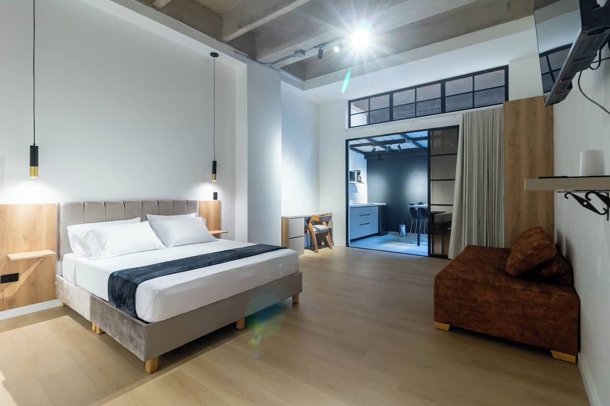 Standard Studio (102) | In-room safe, desk, laptop workspace, blackout drapes