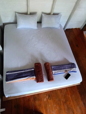 Room - Bosolu Surf Camp (Malakopa)