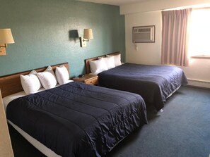 Desk, soundproofing, free WiFi, wheelchair access - Americinn (Monticello)