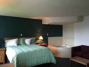 Desk, soundproofing, free WiFi, wheelchair access - Americinn (Monticello)