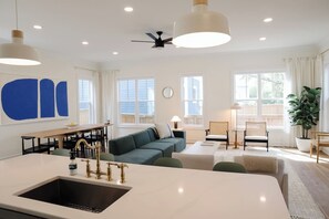 Interior - Modern home with lookout in the heart of downtown (Wilmington)