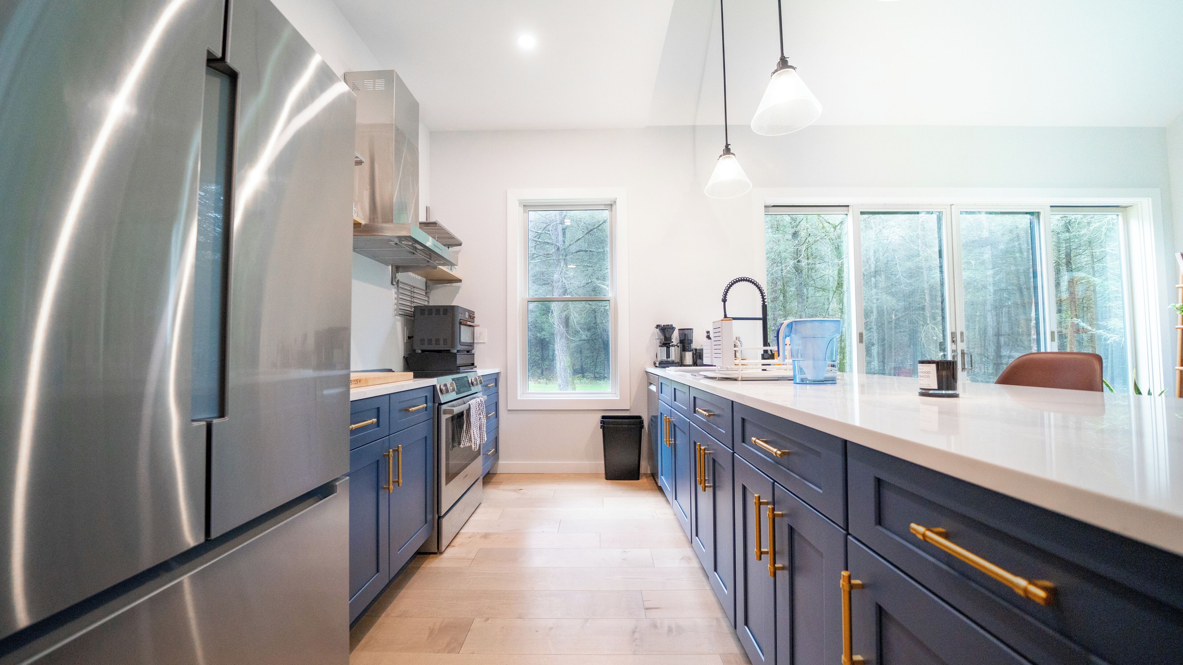 Microondas, horno, parrilla de estufa y lavavajillas 