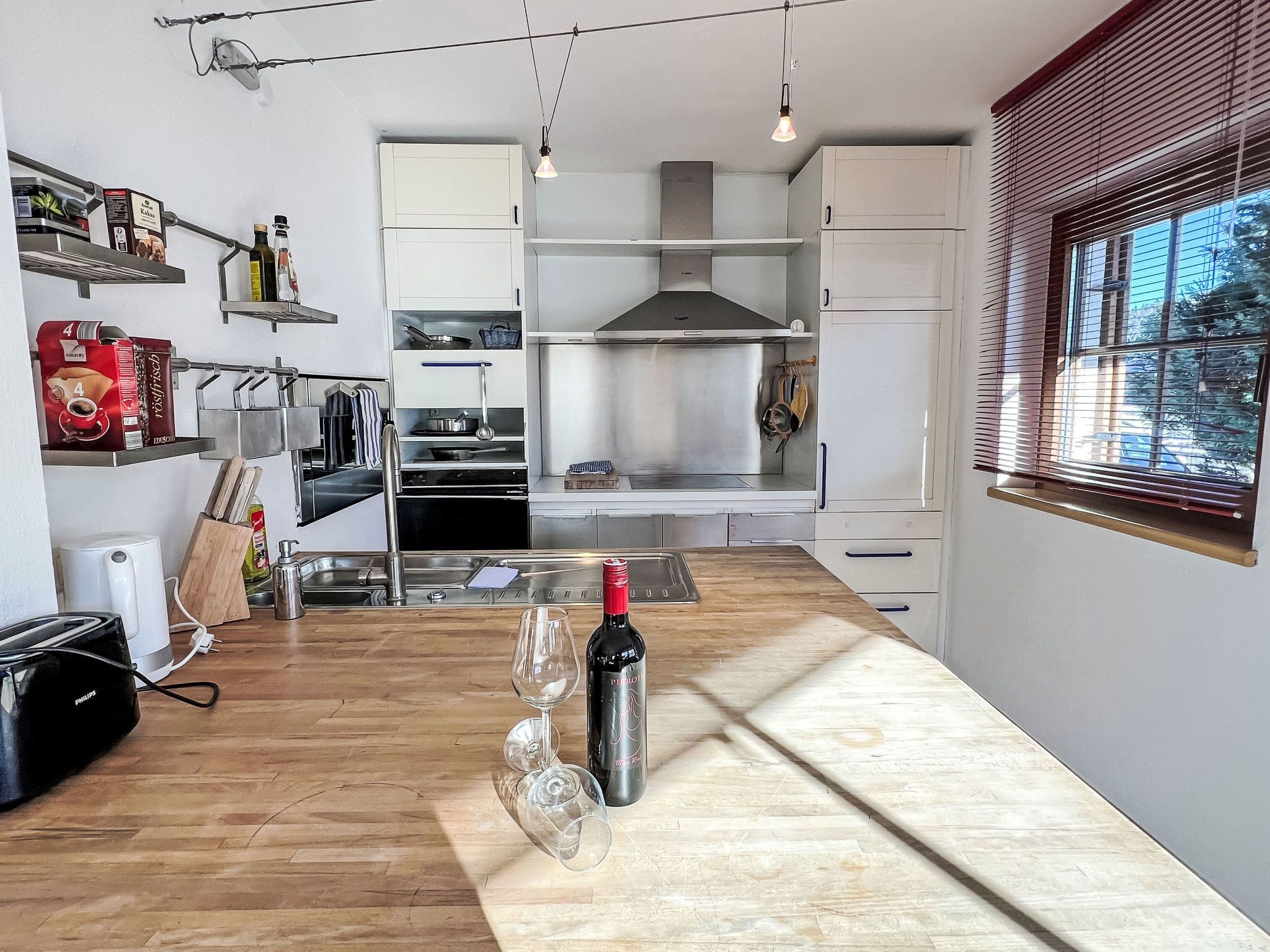 Kjøleskap, mikrobølgeovn, ovn og oppvaskmaskin