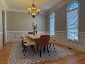Dining - Charming 6-bedroom Christmas Retreat in beautiful Augusta (Augusta)