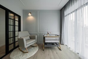 Egyptian cotton sheets, premium bedding, down comforters - 5 min to Hoan Kiem Lake-Old Quarter (Hoan Kiem)