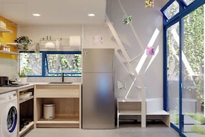 Economy Studio, City View | Egyptian cotton sheets, premium bedding, down duvets, memory-foam beds - 5 min to Hoan Kiem Lake-Old Quarter (Hoan Kiem)