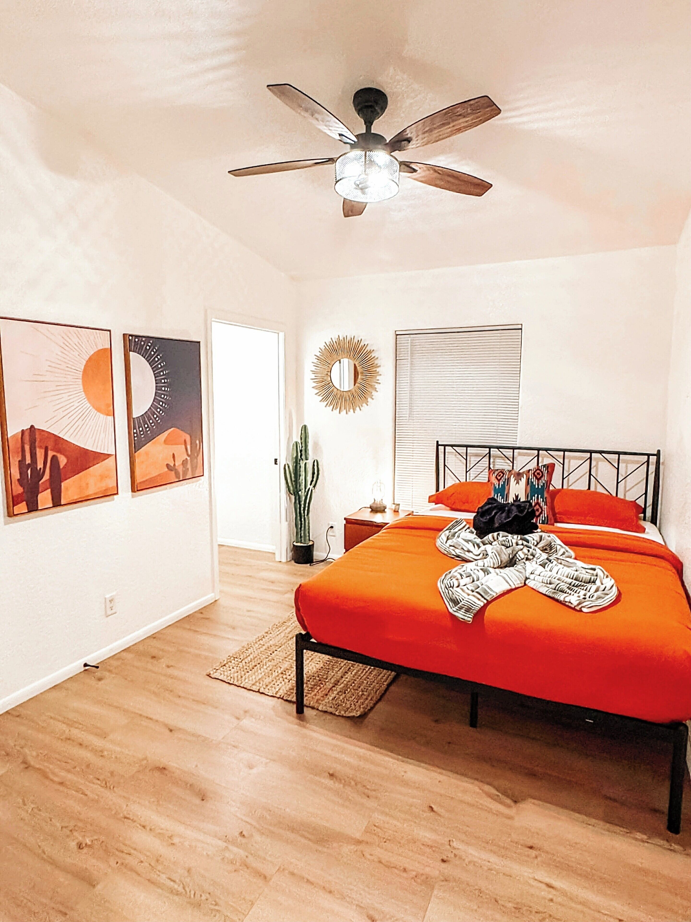 Iron/ironing board, WiFi, bed sheets