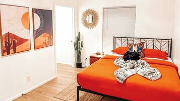 Iron/ironing board, WiFi, bed sheets