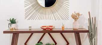 Sleeps 20, 8 bedrooms/5 bath, 15 mins to Sedona and 0.3 mi to hiking trails!