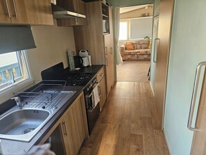 Private kitchen - Seaside Escape at Nab Tower Lane (Selsey)